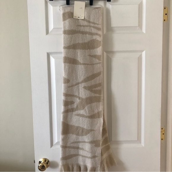 *****SOLD******Brushed Blanket Scarf/Shawl- NWT - Picture 11 of 12